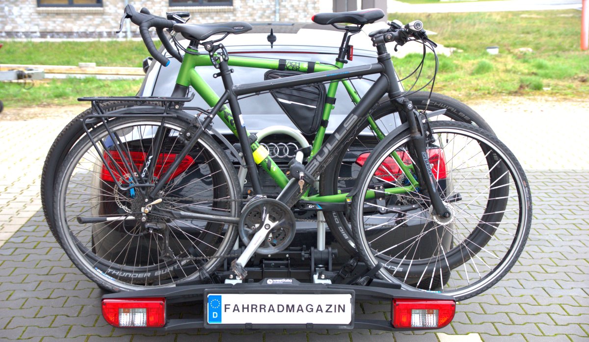 Westfalia BC 60 (Modell 2018) Fahrradträger für die Anhängerkupplung inkl.  Tasche - Klappbarer Kupplungsträger für 2 Fahrräder & Transportbox für